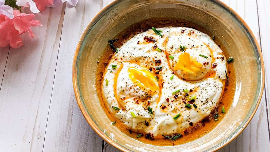 Easy turkish chili poached eggs