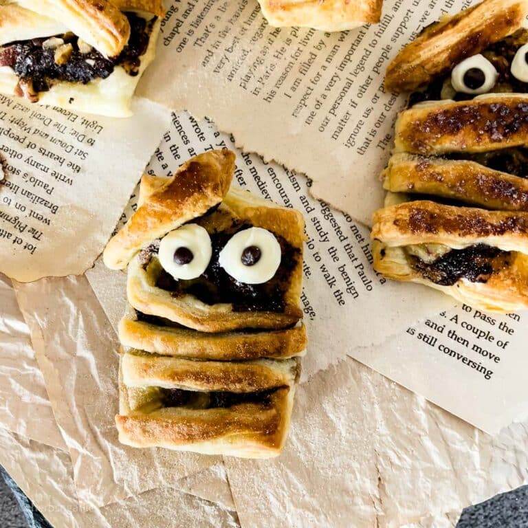 Easy halloween mummy pies